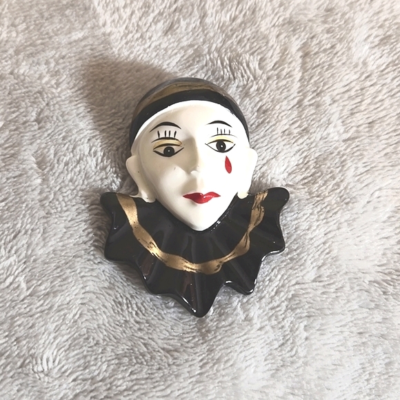 Vintage Jewelry - Vintage  LADY head Sad Face Teardrop  Brooch Pin